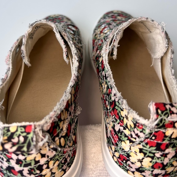 Corky’s Floral Slip on Sneakers Womens Size 9 Babalu Cotton EUC Like New! - Picture 3 of 11